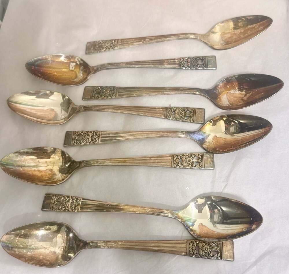 Set of 8  Vtg Oneida Community Silver Plated Coronation Pattern Teaspoons